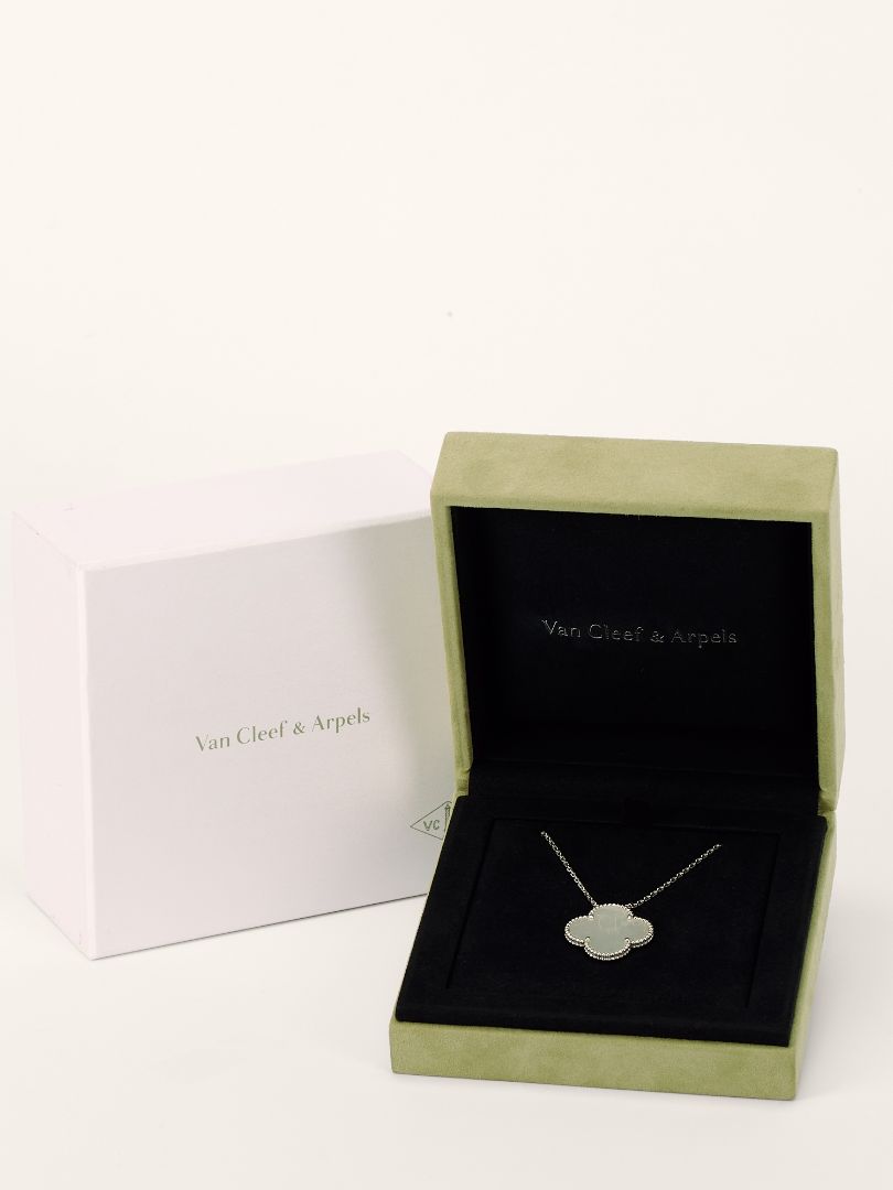 White Gold Mother Of Pearl Magic Alhambra Pendant Necklace