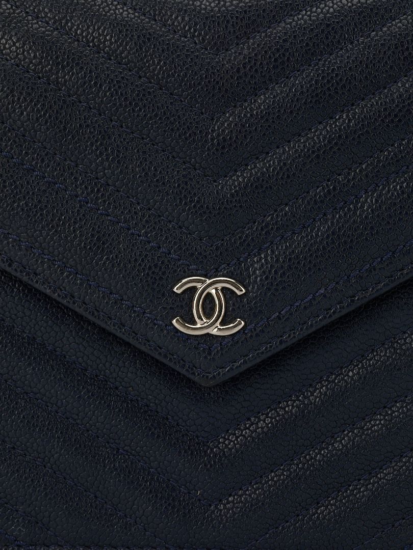 Navy Square Chevron Caviar Wallet On Chain With SHW
