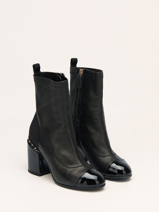 Black Interlocking CC Logo Boots With Chain Detail