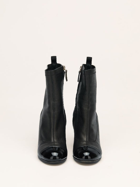 Black Interlocking CC Logo Boots With Chain Detail