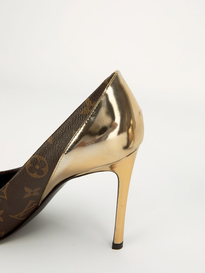 Monogram Cherie Pump with Gold Accent