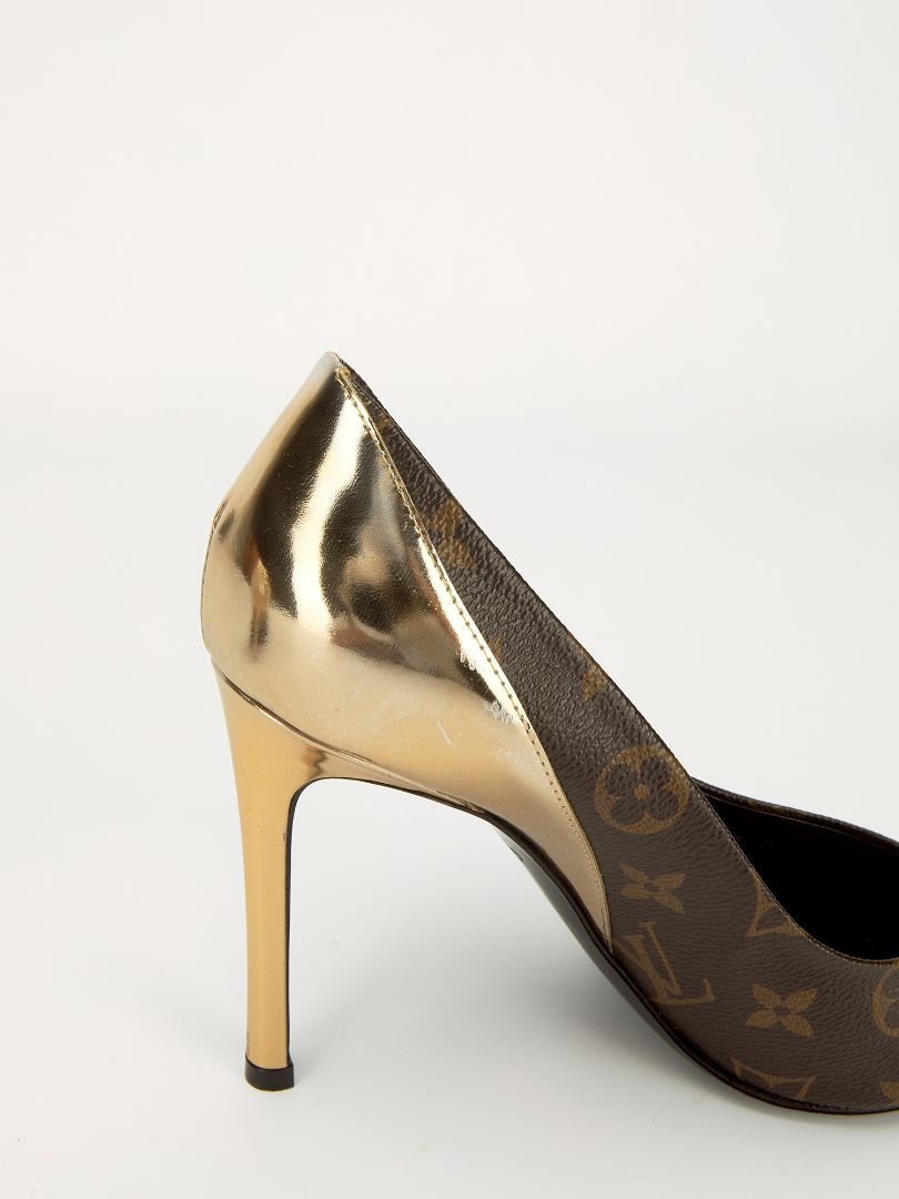 Monogram Cherie Pump with Gold Accent