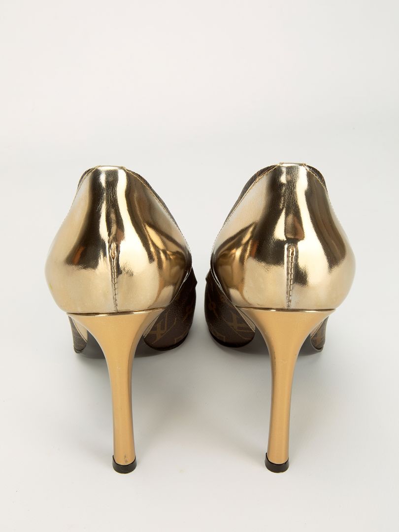 Monogram Cherie Pump with Gold Accent