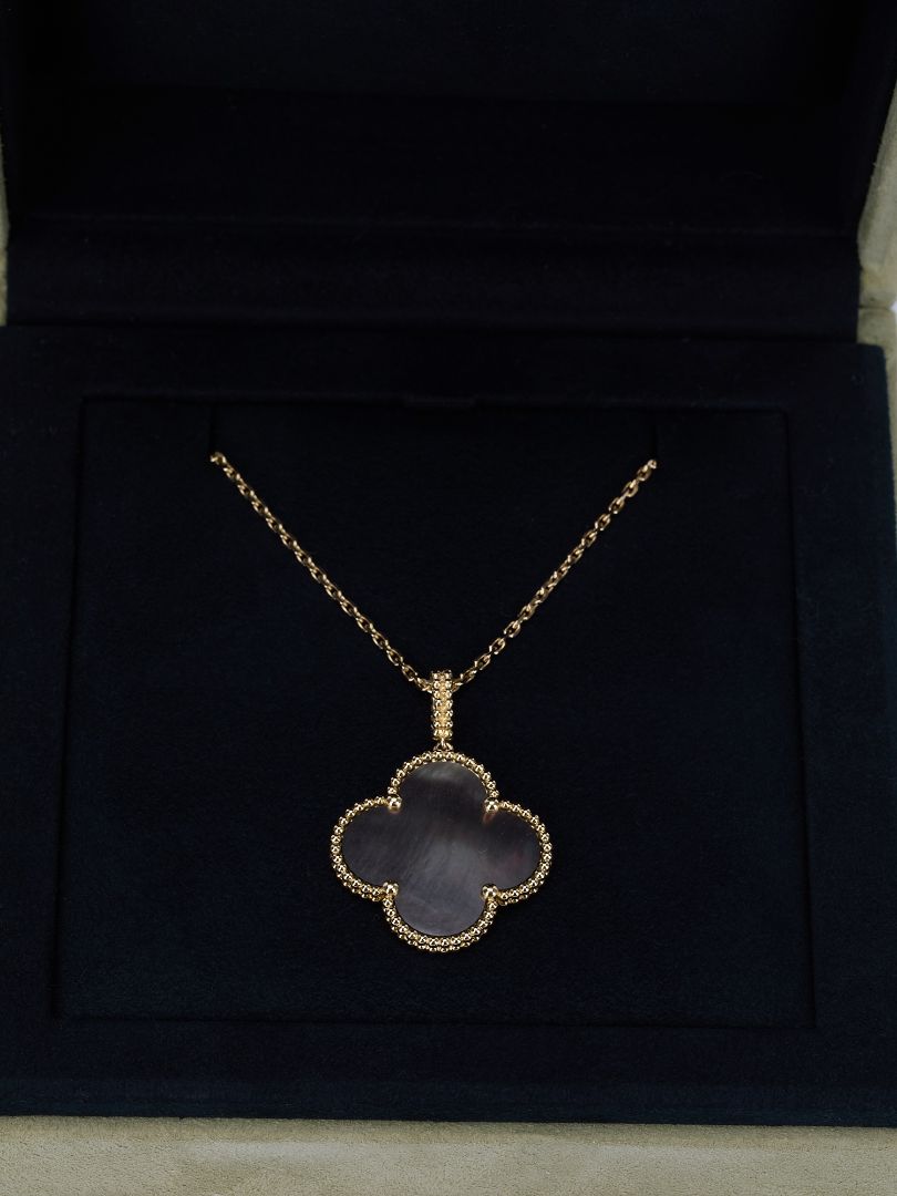 White Gold Mother Of Pearl Magic Alhambra Pendant Necklace