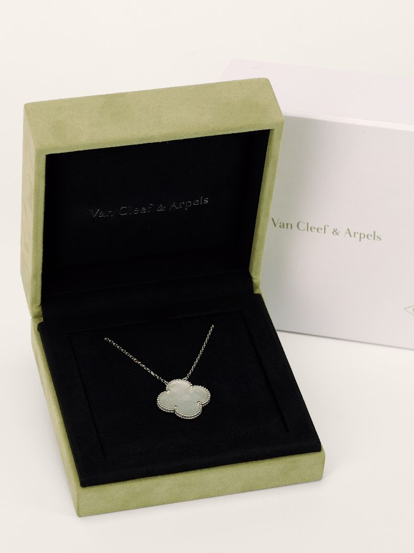 White Gold Mother Of Pearl Magic Alhambra Pendant Necklace