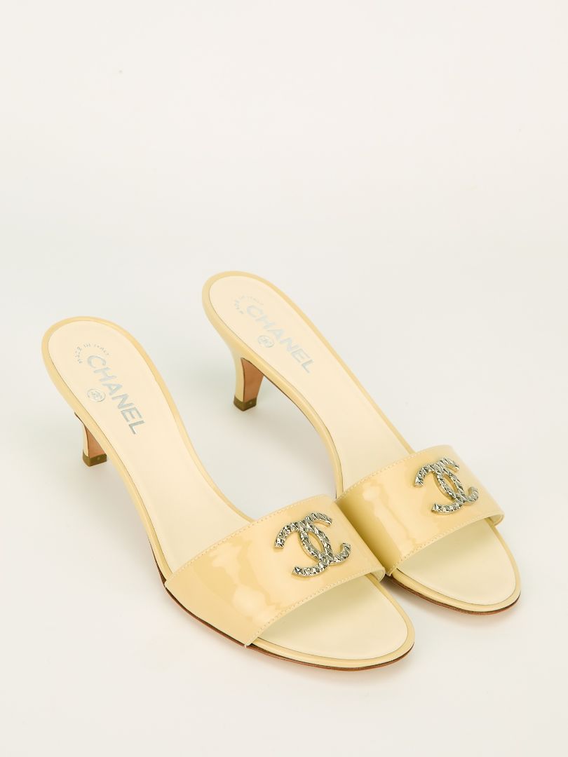 Vintage Butter Yellow Kitten Heel