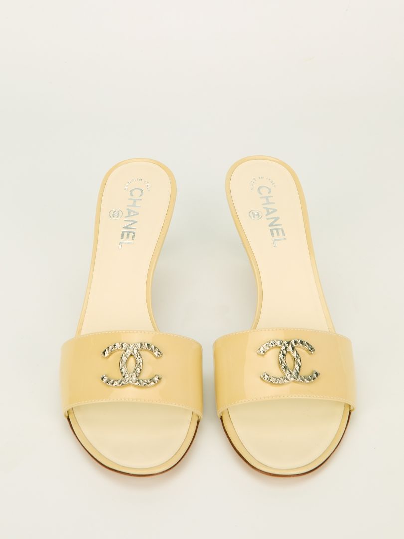 Vintage Butter Yellow Kitten Heel