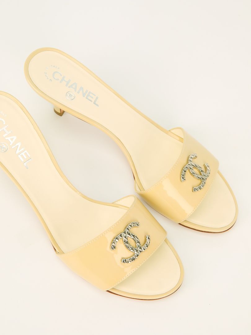 Vintage Butter Yellow Kitten Heel
