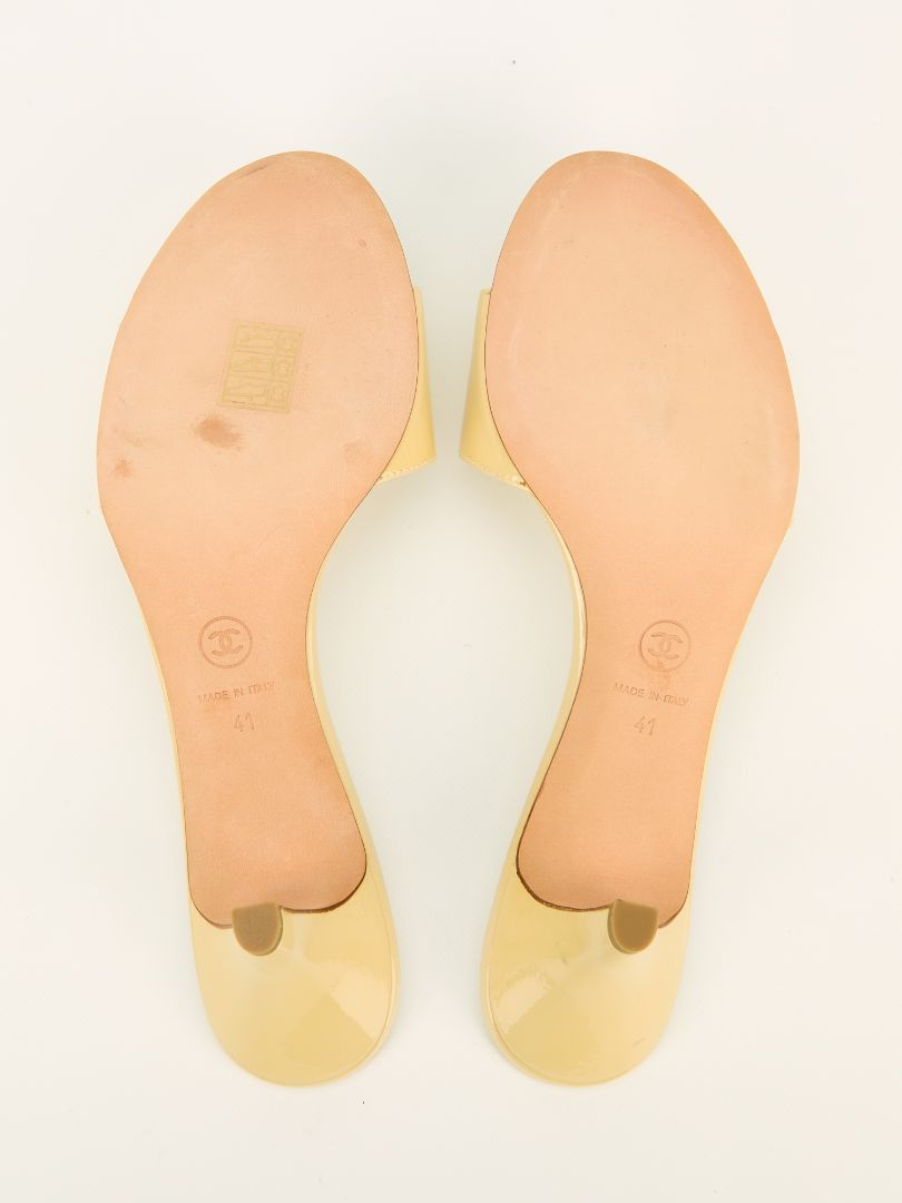 Vintage Butter Yellow Kitten Heel
