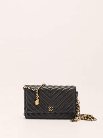 Black Chevron Wallet On Chain With GHW