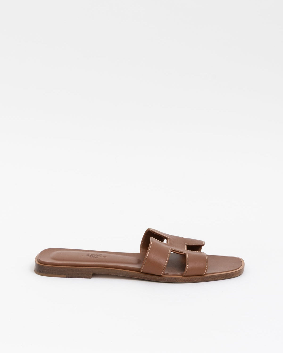 Hermès Oran Flat Sandals in Gold Leather