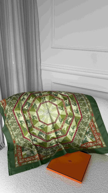 Sapin & Chaudron Fleurs D'hiver Silk Twill Scarf