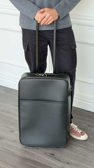 Black 55 Taiga Pegase Suitcase