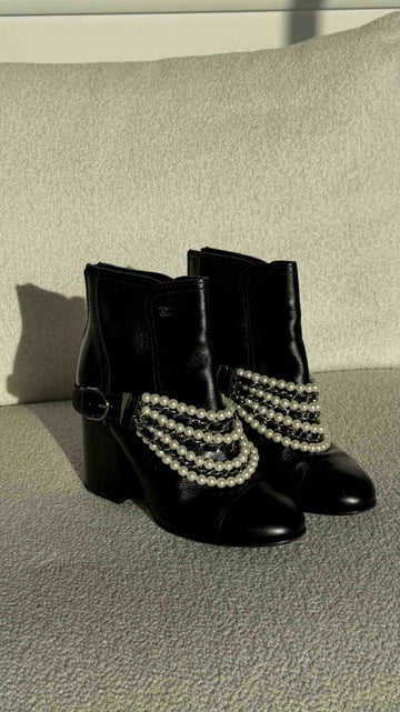 Black Pearl and Chain Link Boots 38