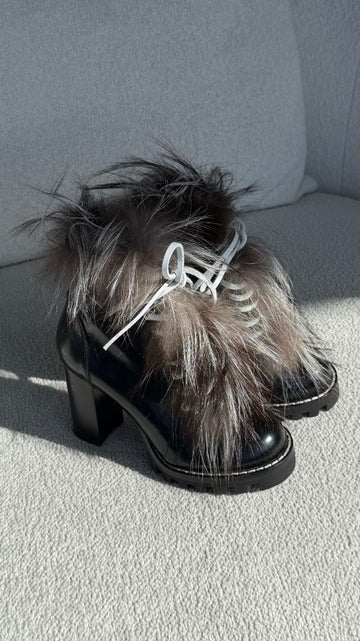 Black Star Trail Boots with Fur Trim