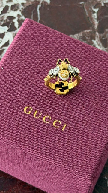 Gold Interlocking G Bee Ring