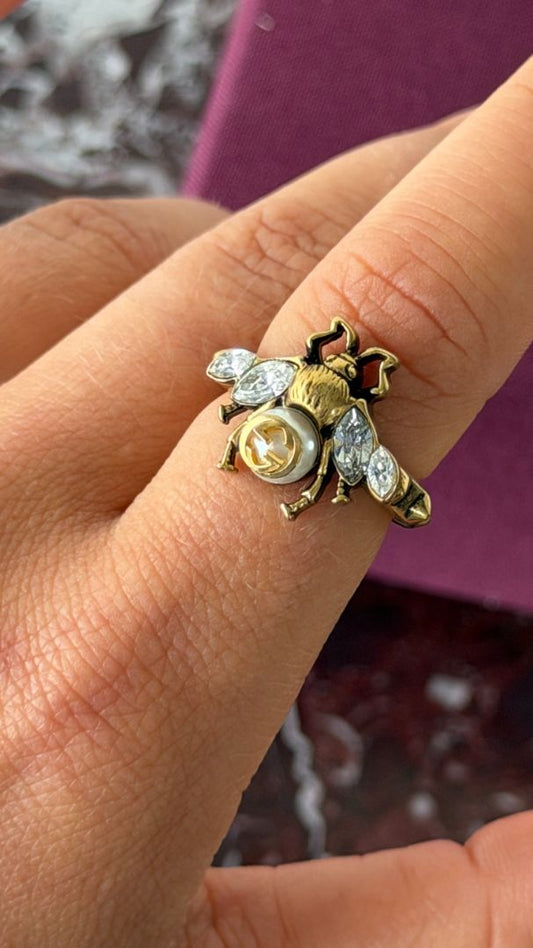 Gold Interlocking G Bee Ring